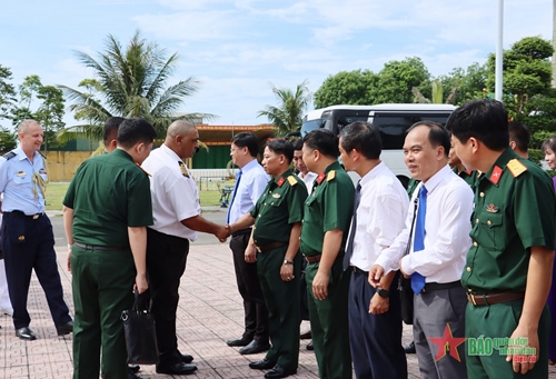 Tùy viên quân sự các nước tại Việt Nam thăm, làm việc tại Bộ chỉ huy Quân sự tỉnh Thừa Thiên Huế